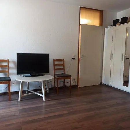 Ruhiges Mit Kueche Und Balkon, Marktplatz Оффенбах